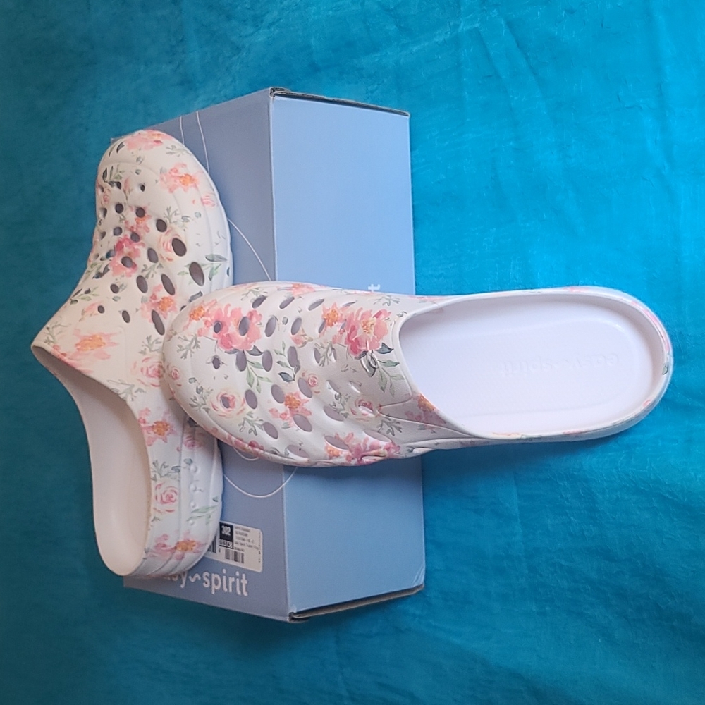 Brand new Women floral clogs by Easy Spirit